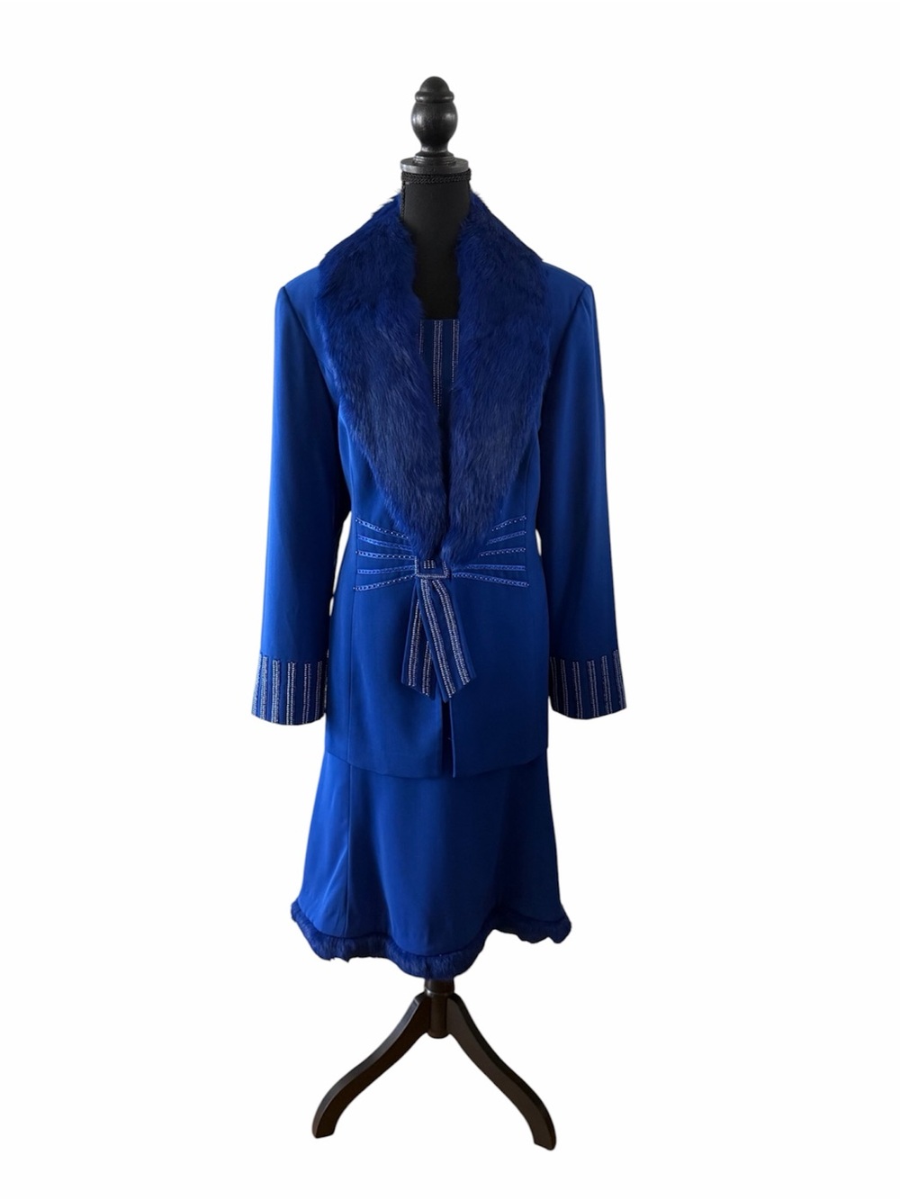 DVC Exclusive Blue 3pc Skirt Suit w/Faux Fur and Beads, Size 16